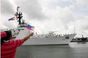 Farewell. Members of the Filipino Community in Charleston, South Carolina, say goodbye to the officers and crew of the BRP Ramon Alcaraz before the ship sailed for the Philippines on Monday. (Philippine Embassy Photo by Elmer G. Cato)