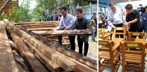 Customs Commissioner Ruffy B. Biazon and TESDA Director General Joel Villanueva (left photo) inspect the confiscated lumber donated by the BOC to TESDA for fabrication into some 45,000 arm chairs for use of public schools under the PNOY Bayanihan Project on Friday (July 19, 2013) at the TESDA Complex, Taguig City. The over 545,000 board feet of lumber was confiscated since last year from misdeclared shipments coming from Davao, Cagayan de Oro and Agusan del Norte in Mindanao. (MNS photo)