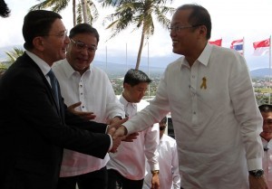 President Benigno S. Aquino III is received by UNWTO secretary general Taleb Rifai and Tourism Secretary Ramon Jimenez, Jr., upon arrival for the United Nation World Tourism Organization (UNWTO) – ASEAN International Conference on Tourism and Climate Change at the Oriental Hotel in Taysan Hill, Sto. Niño Village, Legazpi City, Albay on Monday (May 19, 2014). The conference will address a whole range of relevant issues, from the competitiveness and sustainability perspectives, identification of specific challenges and vulnerabilities, to the examples of relevant actions. It will also provide opportunity to share with the international community at the ministerial and expert levels further knowledge and lessons learned in tourism and climate change from other countries. (MNS photo)