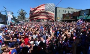 US soccer fans watching from the pier at Hermosa Beach, California, celebrating US player Clint Dempsey's opening goal against Ghana on June 16. ©AFP PHOTO / Frederic J. BROWN / FILES
