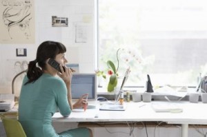 A work space with windows increases quality of life, suggests a new study. © bikeriderlondon/shutterstock.com