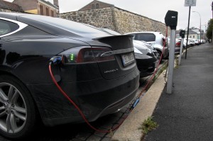 Norway brought in the generous incentives to cut back on greenhouse gas emissions from traffic, which accounts for 10 percent of total emissions in the Nordic nation. The policy has been so successful that 32,000 electric cars are now on the road – by far the highest rate per capita in the world, in a country with a 5.1 million population. ©AFP PHOTO / PIERRE-HENRY DESHAYES