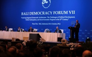 (BALI, Indonesia) President Benigno S. Aquino III delivers his remarks during the Opening Session of the 7th Bali Democracy Forum VII at the Nusantara Hall II of the Bali International Convention Center on Friday (October 10). The gathering is an annual, intergovernmental forum on the development of democracy in the Asia-Pacific region. Also in photo are Democratic Republic of Timor-Leste Prime Minister Xanana Gusmao, Indonesian President Susilo Bambang Yudhoyono, Brunei Darussalam Sultan Haji Hassanal Bolkiah and Indonesian Foreign Affairs Minister Dr. R.M. Marty Natalegawa. (MNS photo)