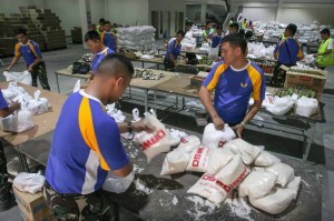 Soldiers pack relief goods at the warehouse of the Department of Social Welfare and Development in Pasay City on Friday in preparation for the aftermath of typhoon Ruby. Government response was highly criticized following the devastation of super typhoon Yolanda in 2013. (MNS photo)