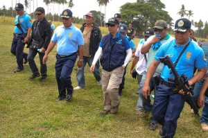Members of the police Board of Inquiry (BOI) led by Chief Supt. Benjamin Magalong (3rd right) arrive at the scene of the clash in Tukanalipao, Mamasapano town in Maguindanao on Tuesday. The BOI is tasked to investigate the death of 44 police commandos, 18 rebels, and six civilians in the area.(MNS photo)