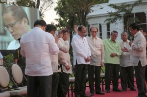 President Aquino is prayed over by leaders of evangelical Christian groups after a gathering and dialogue at the Malacañang Palace in Manila on Monday. Aquino answered questions on various issues, including the Mamasapano incident which he said he is not to be blamed.(MNS photo)