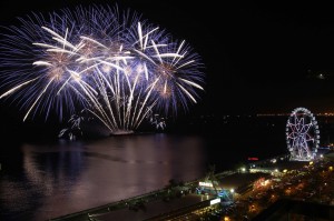 Fireworks, from the China team, explode during the 6th World Pyro Olympics at the SM Mall of Asia Compex on Saturday night. The annual competition also includes manufacturers from Brazil, Britain, Canada, Italy,Japan, Mexico, the Netherlands, Philippines, Portugal and Sweden.(MNS photo)