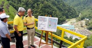 President Benigno S. Aquino III is being brief by MWSS Administrator Gerardo A.I. Esquivel during his inspection of the Angat Dam and Dyke Strengthening Project at the Angat Hydroelectric Power Plant Hilltop in Norzagaray, Bulacan Wednesday, (July 22). The Project involves the strengthening of the Angat Dam and Dyke in order to ensure its stability and safety to withstand the potential risk posed by possible seismic activity associated with the West Valley Fault. (MNS photo)