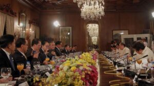 President Benigno S. Aquino III exchange views with General Prayut Chan-o-cha, Prime Minister of the Kingdom of Thailand, during the expanded bilateral meeting at the Aguinaldo State Hall of the Malacañan Palace on Friday (August 28). This is the Thai Prime Minister’s first official visit to the Philippines since assuming office in August 2014. (MNS photo)