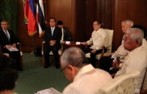 President Benigno S. Aquino III exchanges pleasantries with General Prayut Chan-o-cha, Prime Minister of the Kingdom of Thailand, during the courtesy call at the Music Room of the Malacañan Palace on Friday (August 28). This is the Thai Prime Minister’s first visit to the Philippines since assuming office in August 2014. (MNS photo)