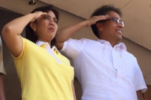 Liberal Party standard-bearer Mar Roxas (right) and Representative Leni Robredo grace the Feast of Peñafrancia celebration in Naga City in Camarines Sur on Friday. Robredo is being urged to run as the administration's vice presidential candidate for the 2016 elections. (MNS photo)