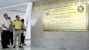 President Benigno S. Aquino III leads the unveiling of the marker of the newly constructed 11- story Sen. Neptali Gonzales Academic Hall during the inauguration at the Rizal Technological University. Also in photo are DPWH Seretary Rogelio Singson and Mandaluyong Representative Neptali Gionzales II.(MNS photo)