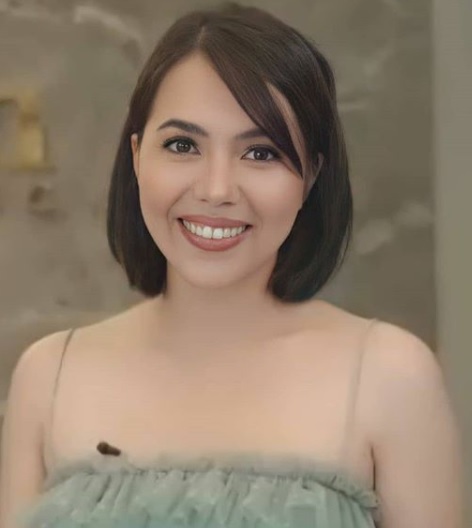 This image has an empty alt attribute; its file name is 25julia-1.jpg