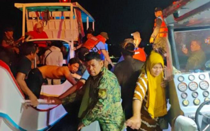 Maritime cops rescue 12 people off Zamboanga City