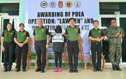 PDEA-9 awards P1.1-M to 7 civilian informants