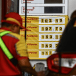 Senate probe looms if pump prices fail to reflect global oil drop