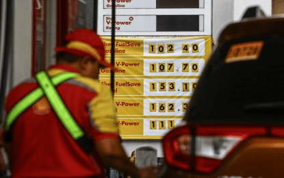 Senate probe looms if pump prices fail to reflect global oil drop