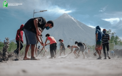 PNP orders strict health safeguards for cops exposed to Mayon ashfall